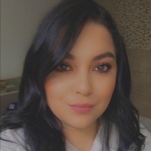 Meet your Posher, Yadira